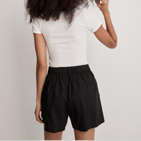 Clean Pull-On Shorts in Linen-Cotton - Picture 2 of 11